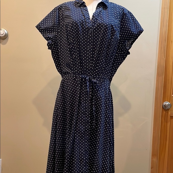 ellos Dresses & Skirts - ELLOS Navy Polka Dot Shirt Style knee length short sleeve Dress size 1X
